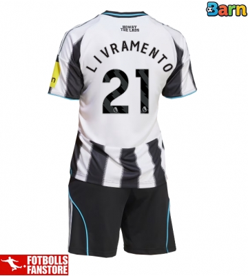 Newcastle United Tino Livramento #21 Hemmatröja Barn 2025-26 Kortärmad (+ Korta byxor)